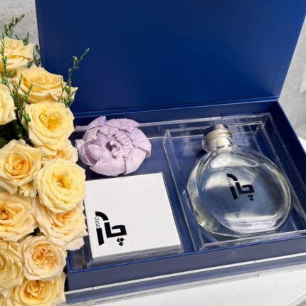 BLUE GIFT SET WITH TRAY & NATURAL FLOWERS
